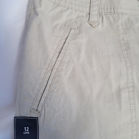 NWT St. John's Bay Khaki Capri Pants Women's Size 12 - Picture 10 of 12